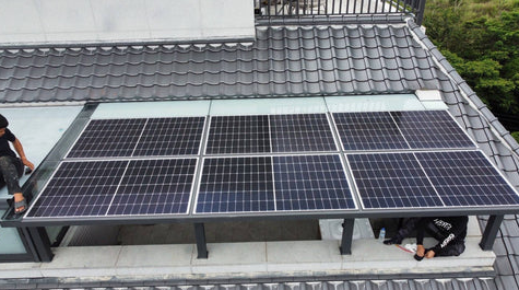 採光罩和太陽能板